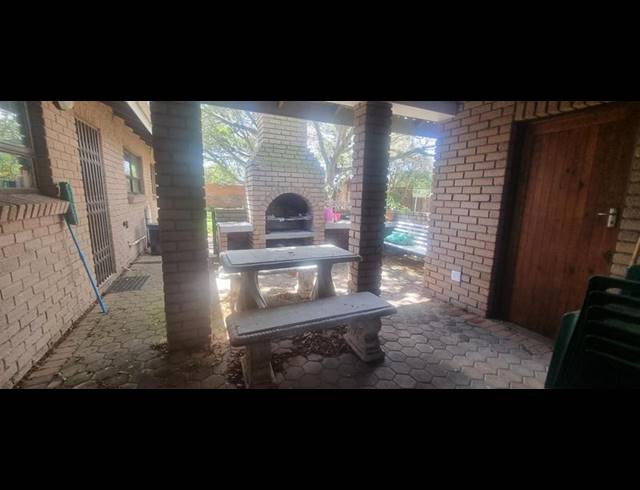 4 BEDROOM HOUSE FOR SALE IN FRAAIUITSIG